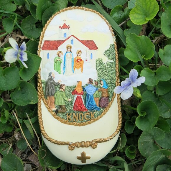 Vintage Hand Painted Carved Virgin Mary of Knock Holy Water Wall Plaque Décor - Picture 8 of 8